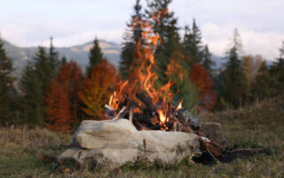 am Lagerfeuer