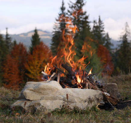 am Lagerfeuer
